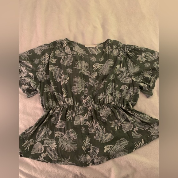 Lush Flutter Sleeve Top Olive Green XXL - Picture 15 of 15